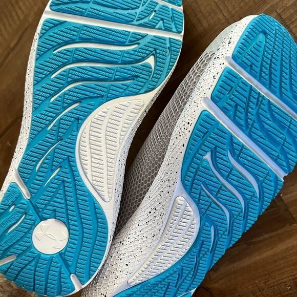 NWT Under Armour charged pursuit 2 Running sneakers size 9 - Picture 3 of 5